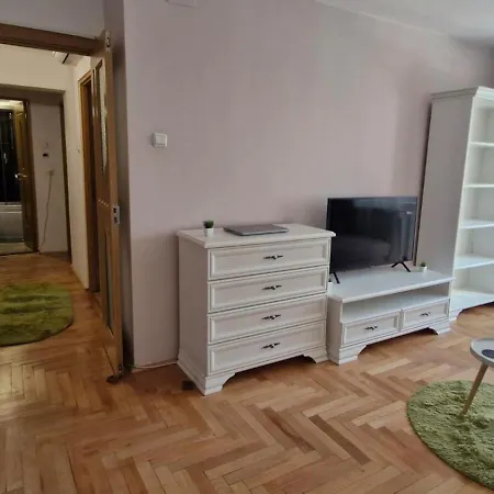 Onix With Free Parking Apartment